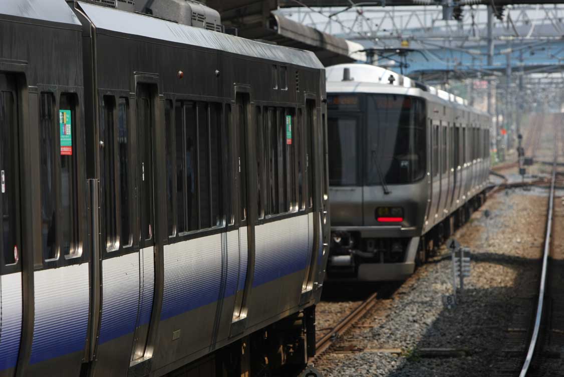 223系「直通快速」 阪和線日根野駅