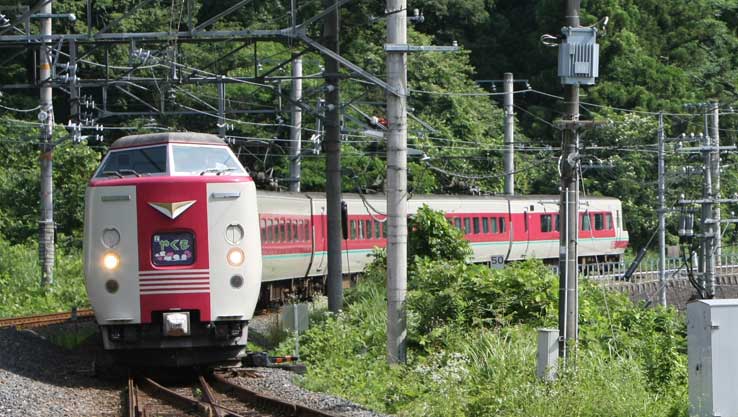 伯備線生山駅入線　381系特急「やくも」（ゆったりやくも新型車両）