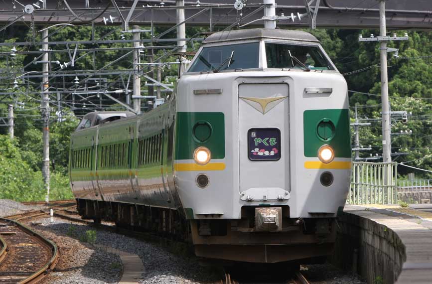 伯備線生山駅　381系貫通型特急「やくも」