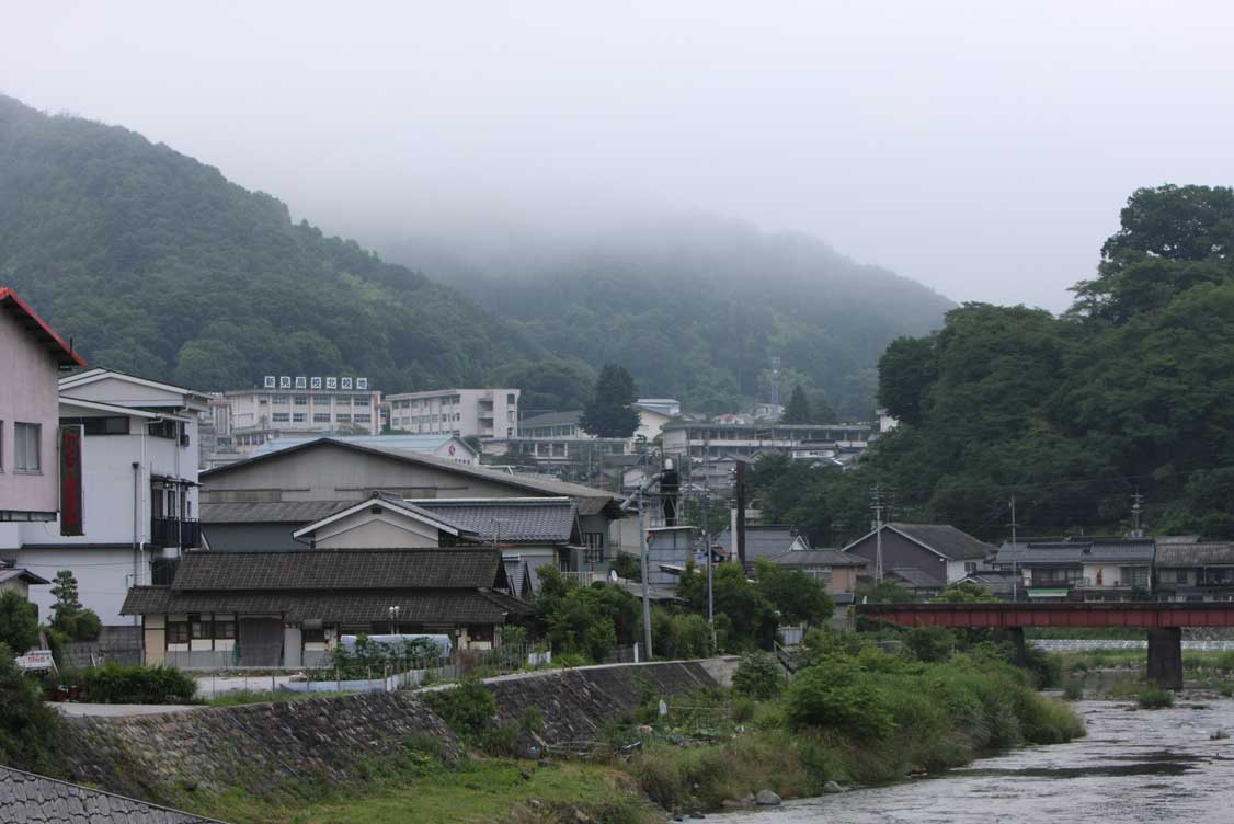 伯備線新見駅近くから