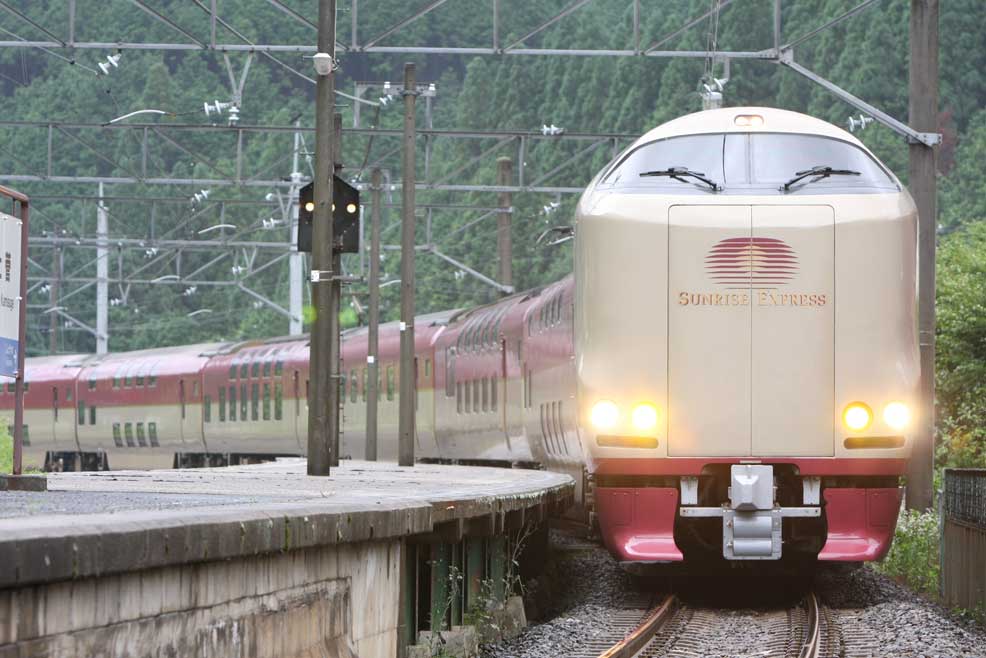 伯備線上菅駅通過　285系寝台特急「サンライズ出雲」