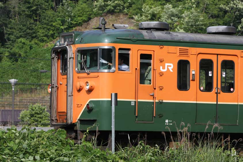 山陰本線鍼灸大学前駅　113系普通列車