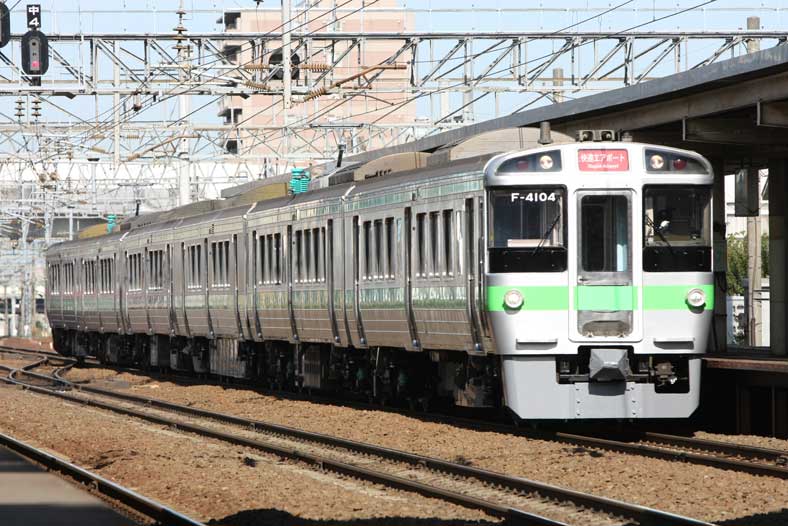 千歳線白石駅　721系快速エアポート