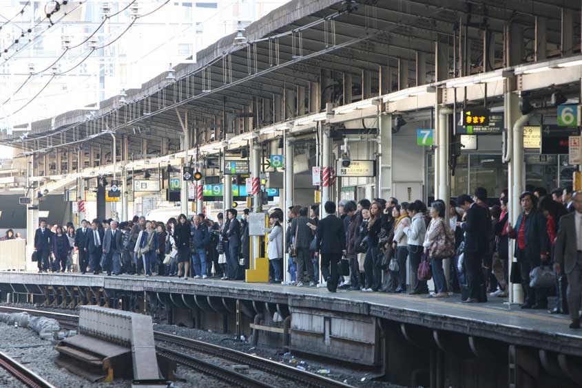 京浜東北・根岸線横浜駅ホーム