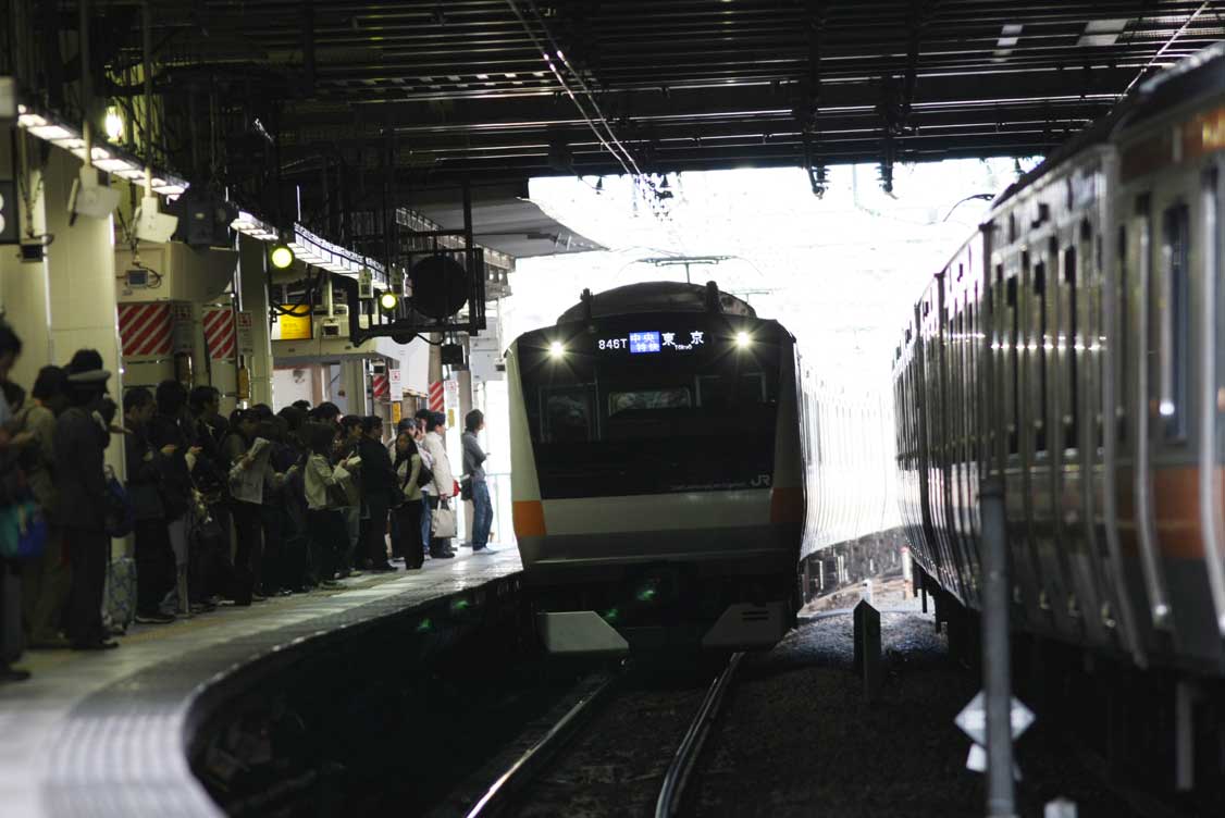 中央線立川駅　E233系中央特快