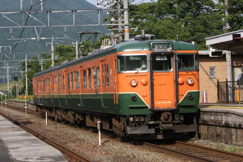 山陰本線安栖里（あせり）駅　113系普通列車