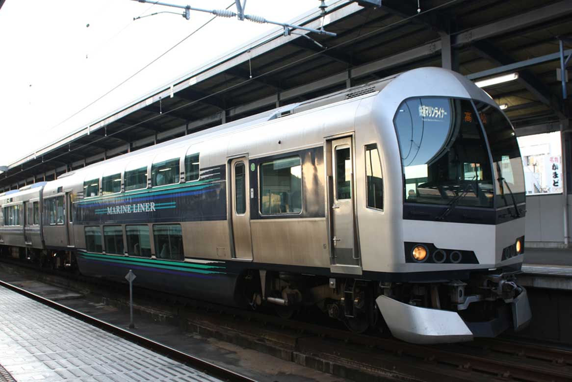 予讃線坂出駅5000系「快速マリンライナー」（青帯）