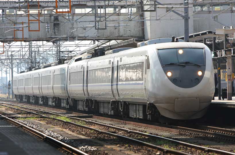 北陸本線高岡駅　681系特急「サンダーバード」