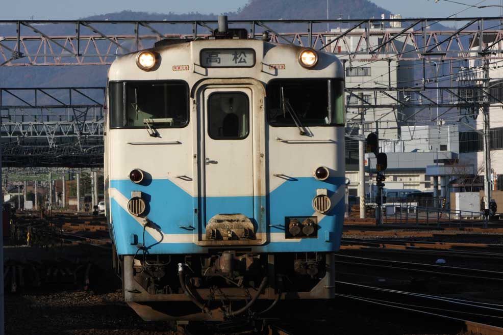 高松駅入線　キハ47普通列車