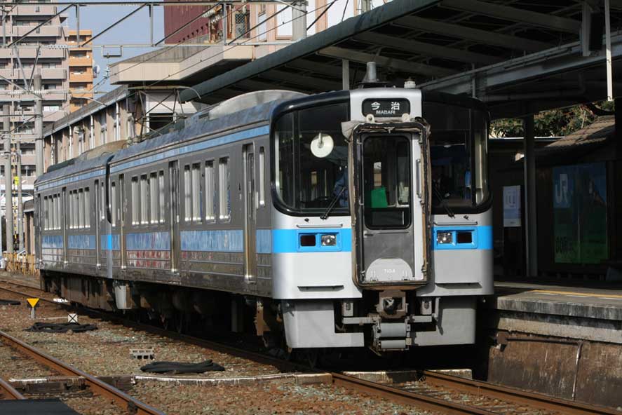 予讃線松山駅　7000系普通列車