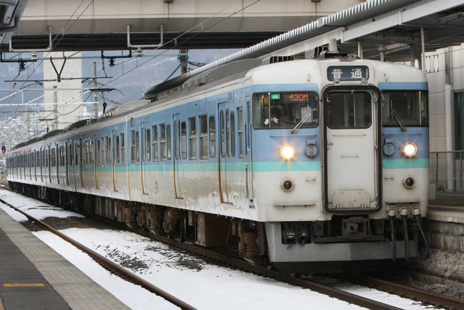 中央本線岡谷駅　115系普通列車