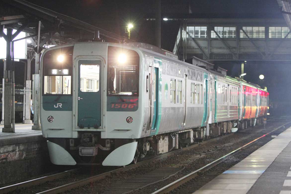 徳島駅　1500系普通列車