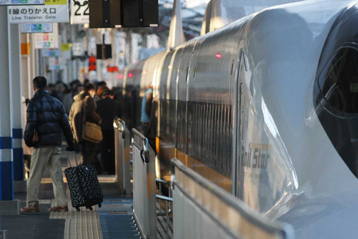 山陽新幹線岡山駅入線　700系新幹線「ひかりレールスター」