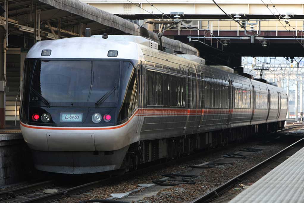 篠ノ井線長野駅　383系特急「ワイドビューしなの」