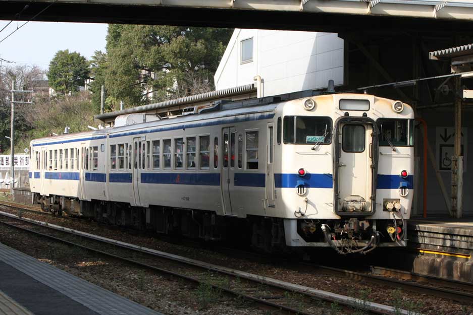 香椎線香椎駅　キハ47系普通列車