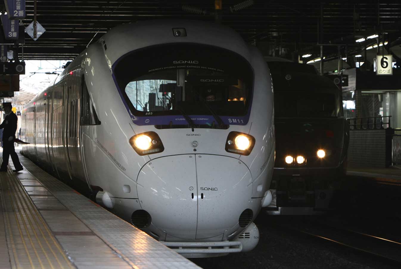 鹿児島本線小倉駅　885系特急「ソニック」