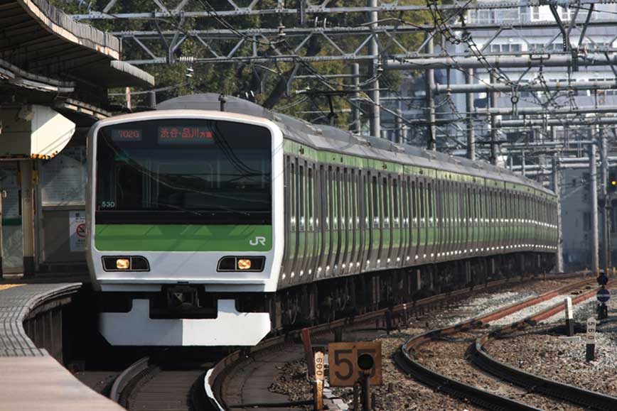 山手線原宿駅　E231系普通列車