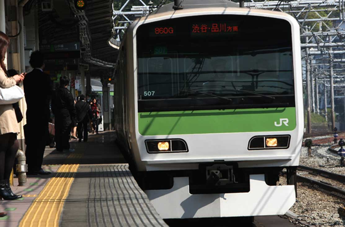 山手線原宿駅　E231系普通列車