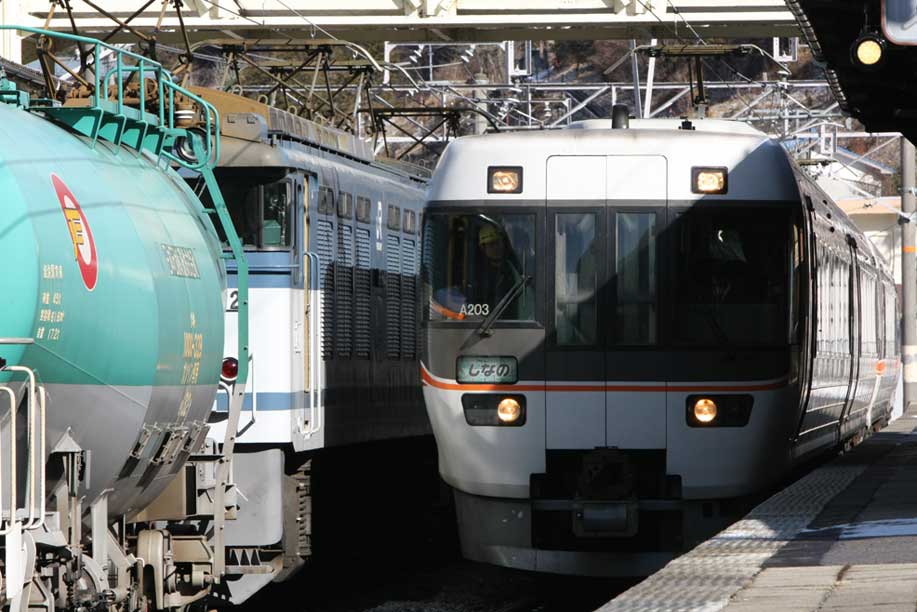 中央本線薮原駅　383系特急「ワイドビューしなの」