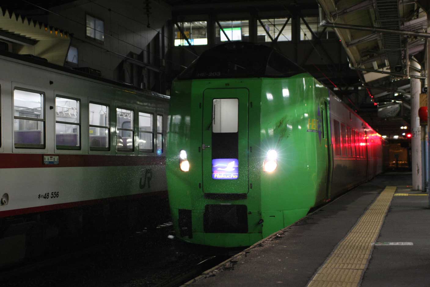 青森駅入線　789系100番寝台特急「スーパー白鳥」