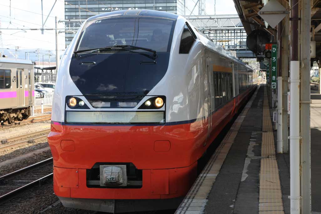 奥羽本線弘前駅　E751系特急「つがる」