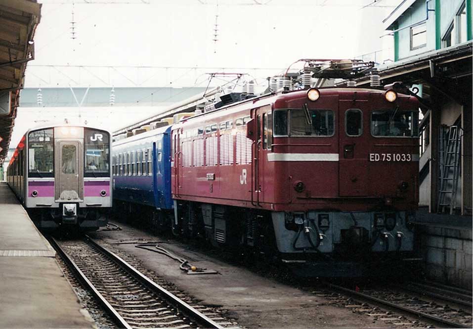 青森駅　ED751000番台牽引普通列車＋12系（帯なし）客車