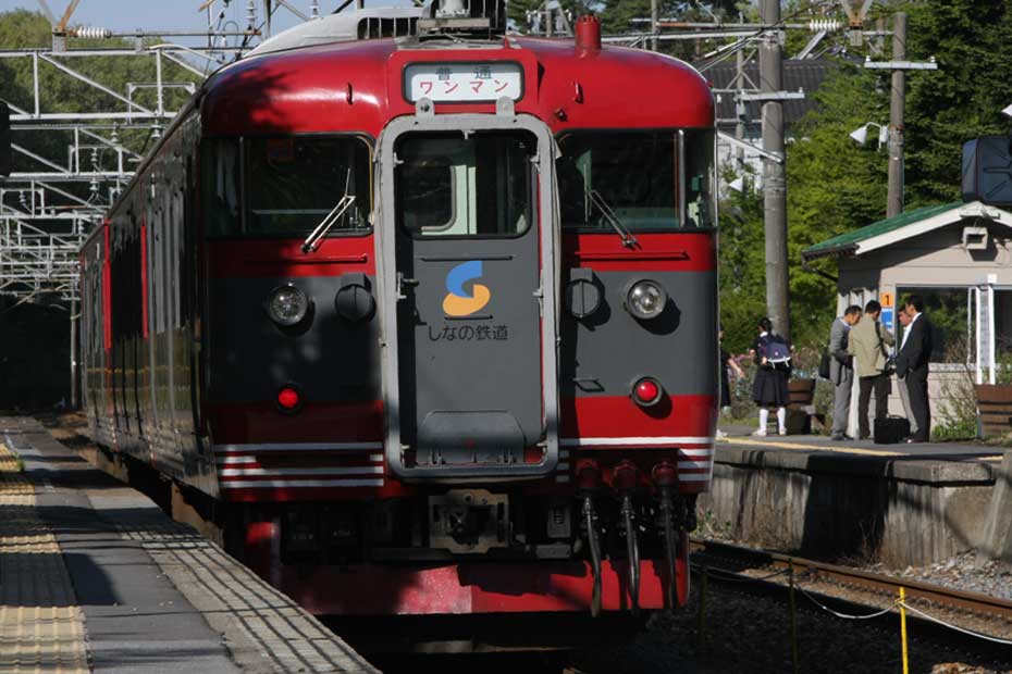 しなの鉄道線信濃追分駅　115系普通列車