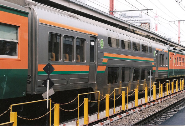 東京駅 211系グリーン車サロ213