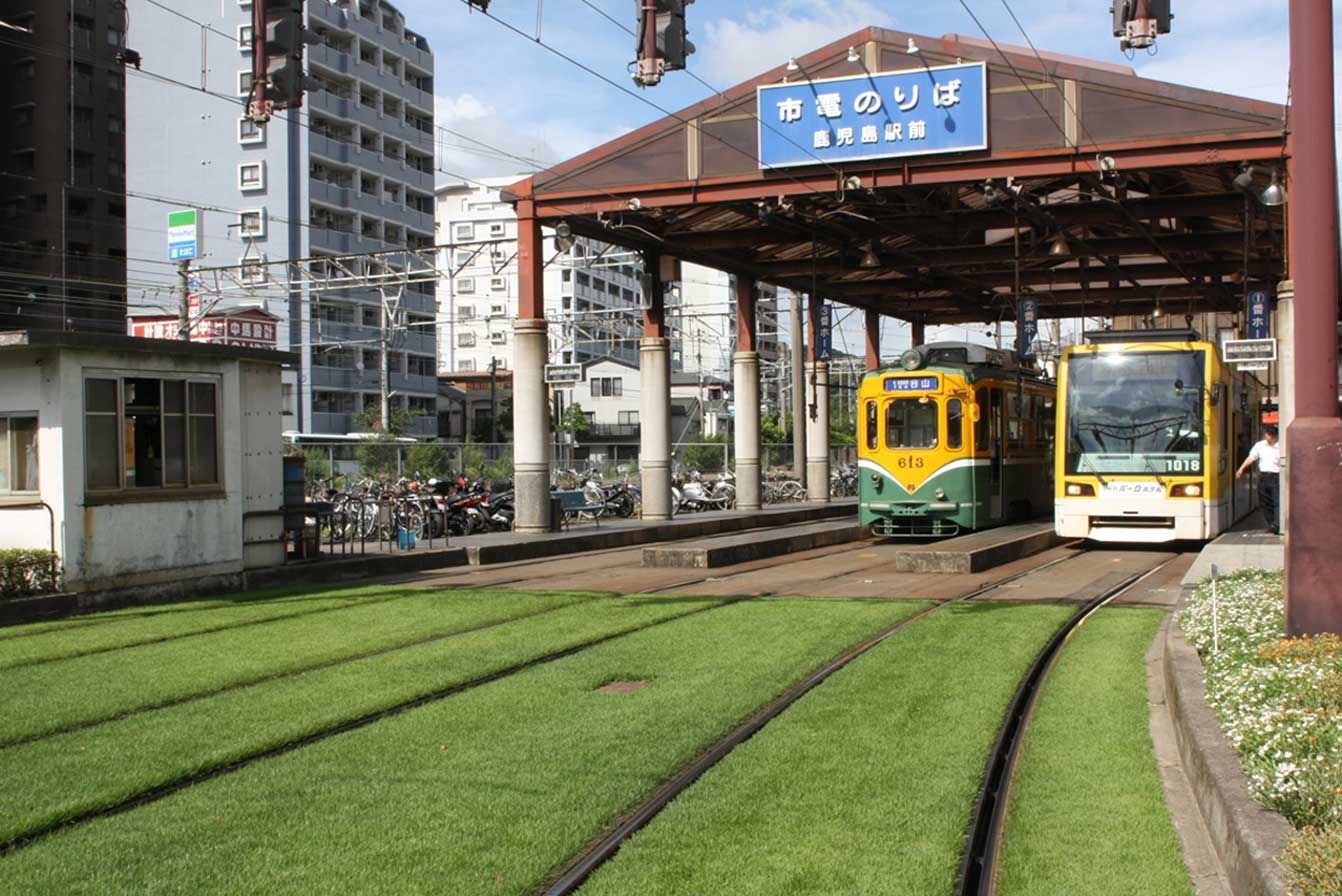 鹿児島駅そばの市電