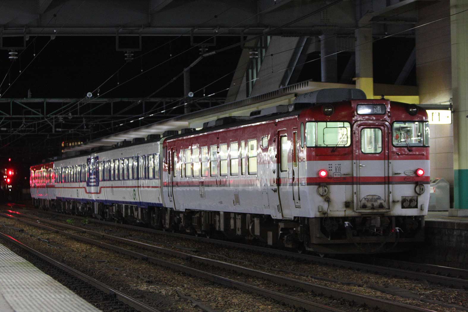 新津駅　キハ40系普通列車