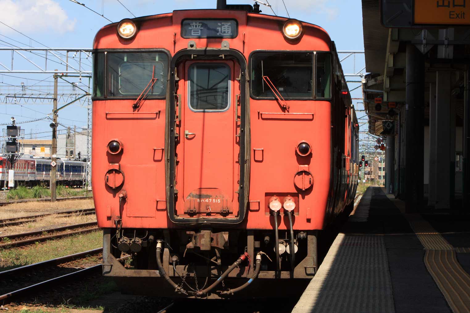 新津駅　キハ47系普通列車