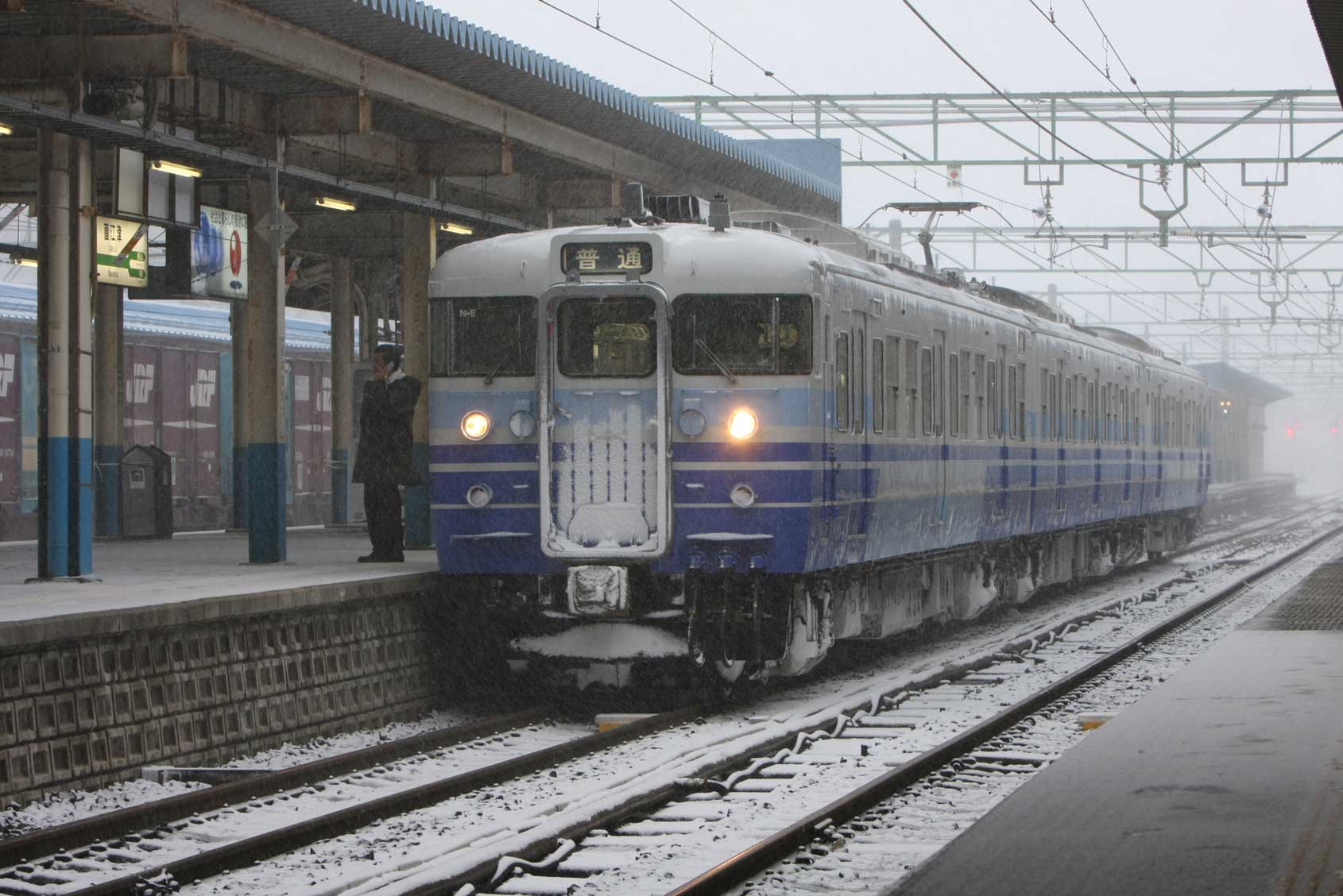 北陸本線直江津駅