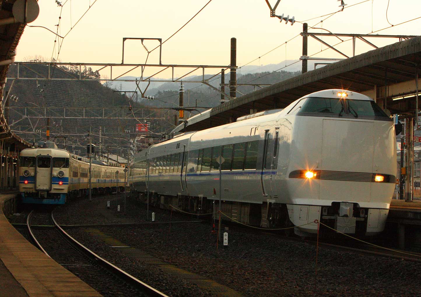 北陸本線敦賀駅　683系4000番台特急「サンダーバード」