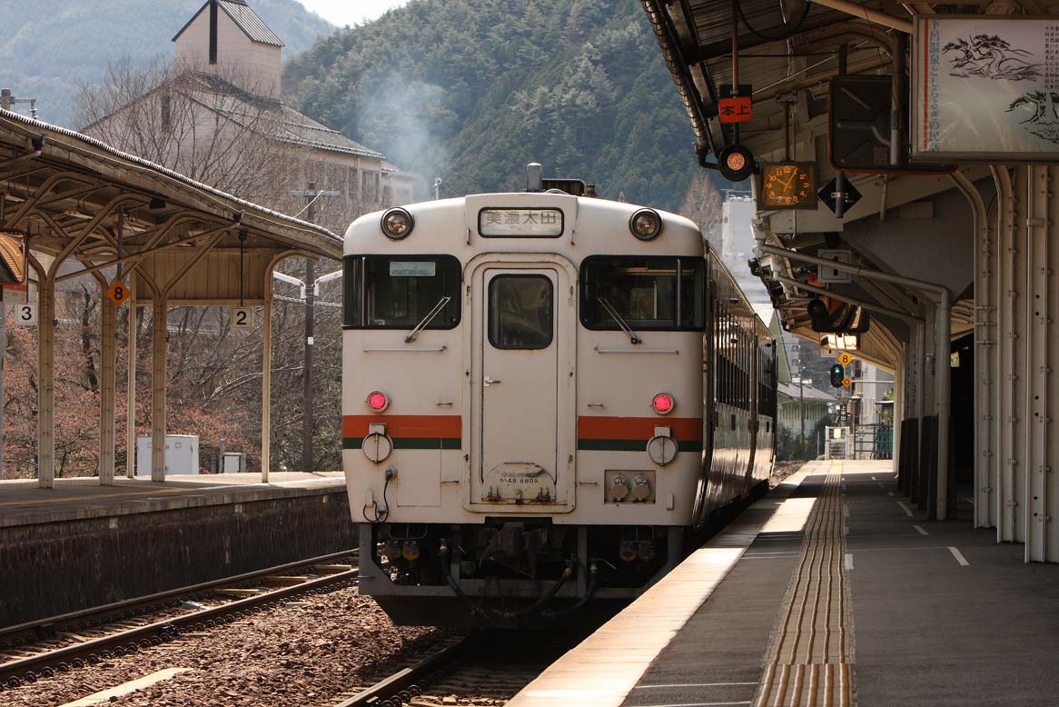 高山本線下呂駅　キハ40系普通列車