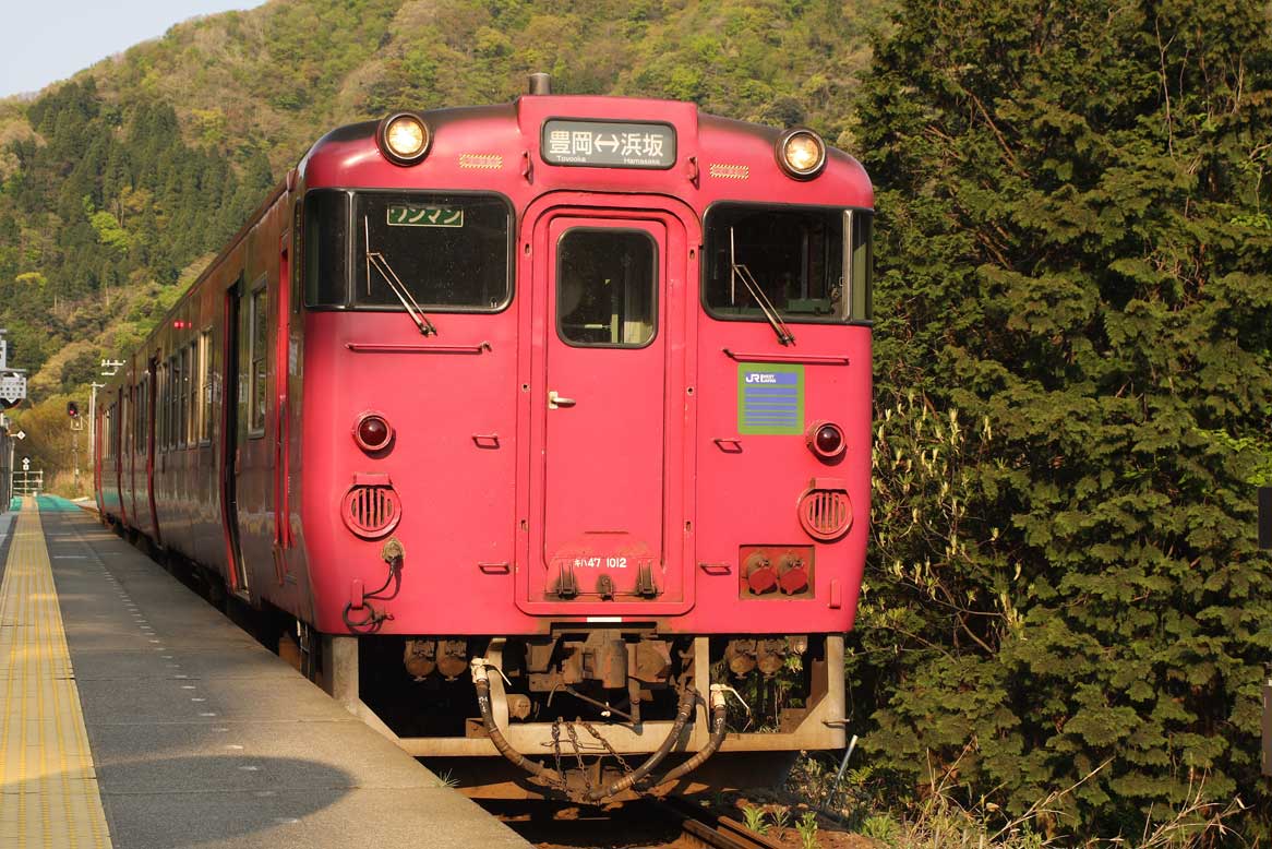 山陰本線餘部駅　キハ47普通列車