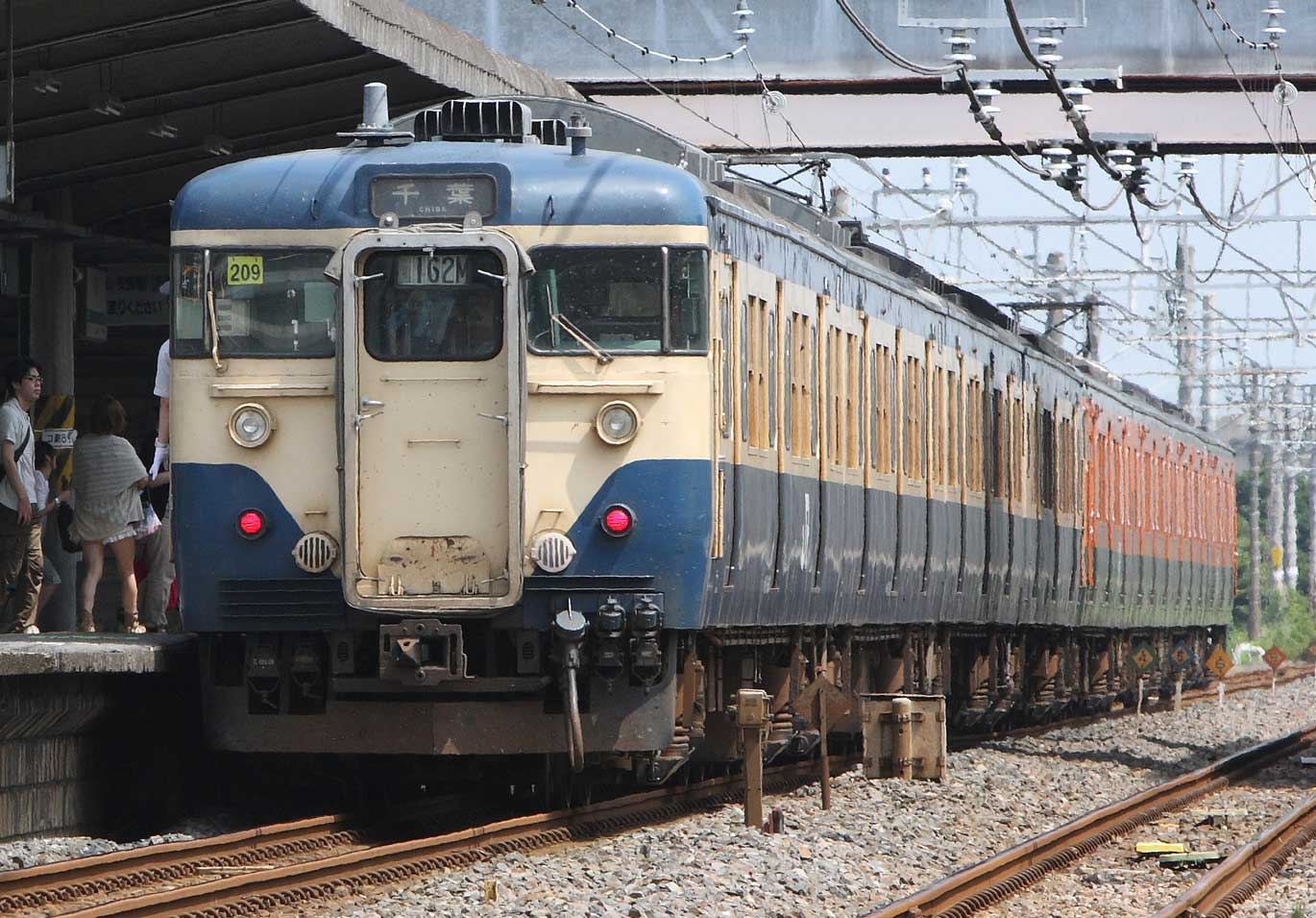 内房線巌根駅　113系普通列車