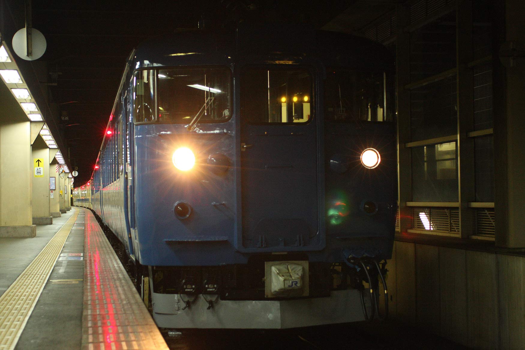 北陸本線金沢駅　475系普通列車