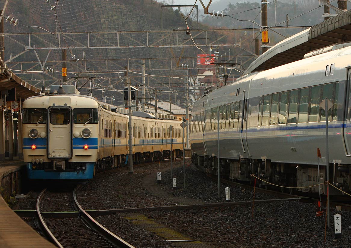 北陸本線敦賀駅　413系普通列車