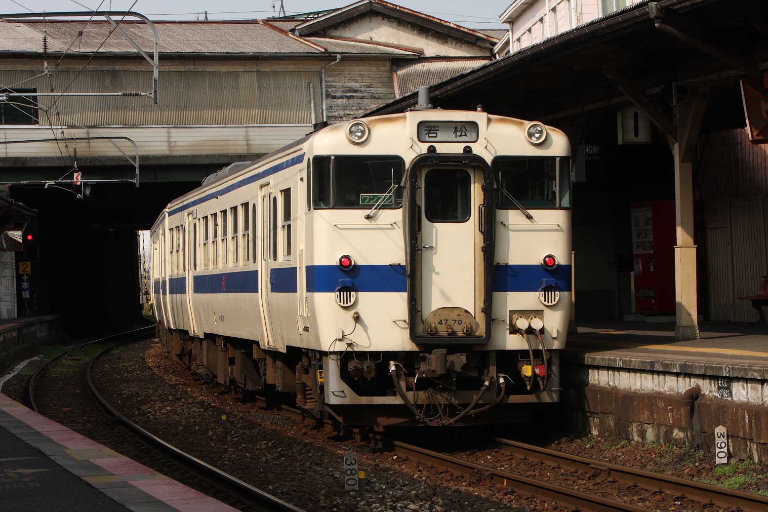 筑豊本線折尾駅　キハ47系普通列車