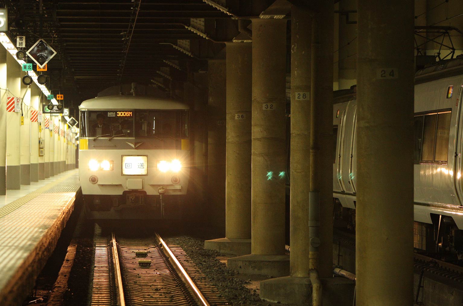 上野駅　185系特急「草津」