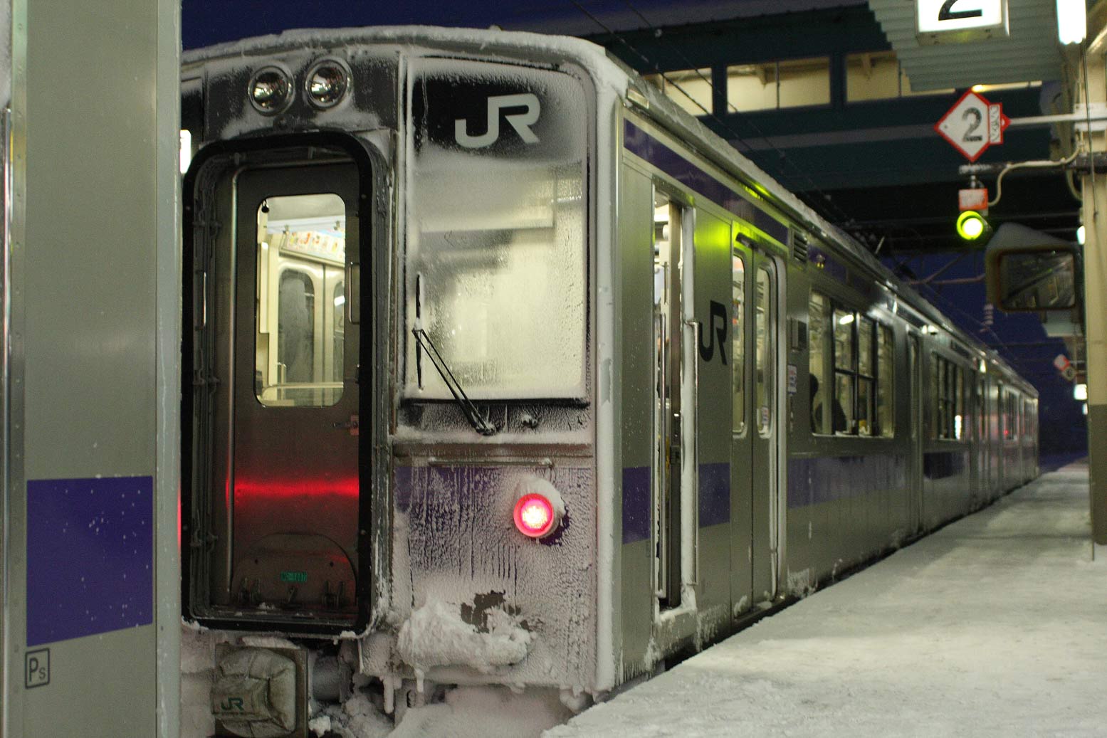 東北本線野辺地駅　701系1000番台普通列車