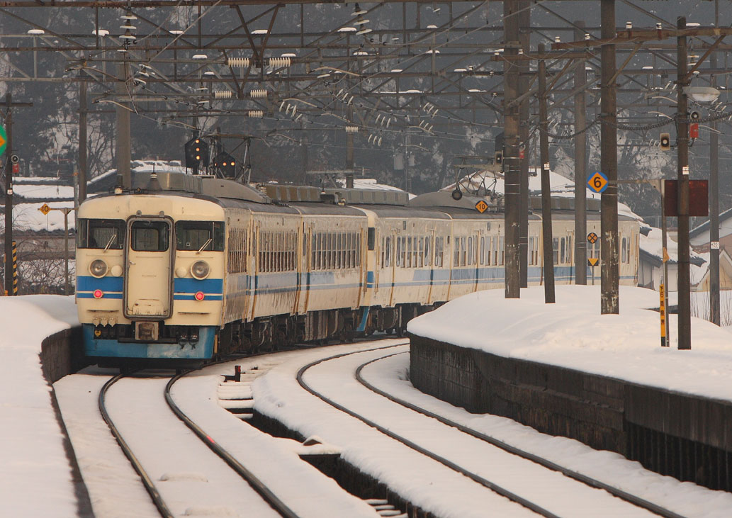 北陸本線今庄駅　413系普通列車