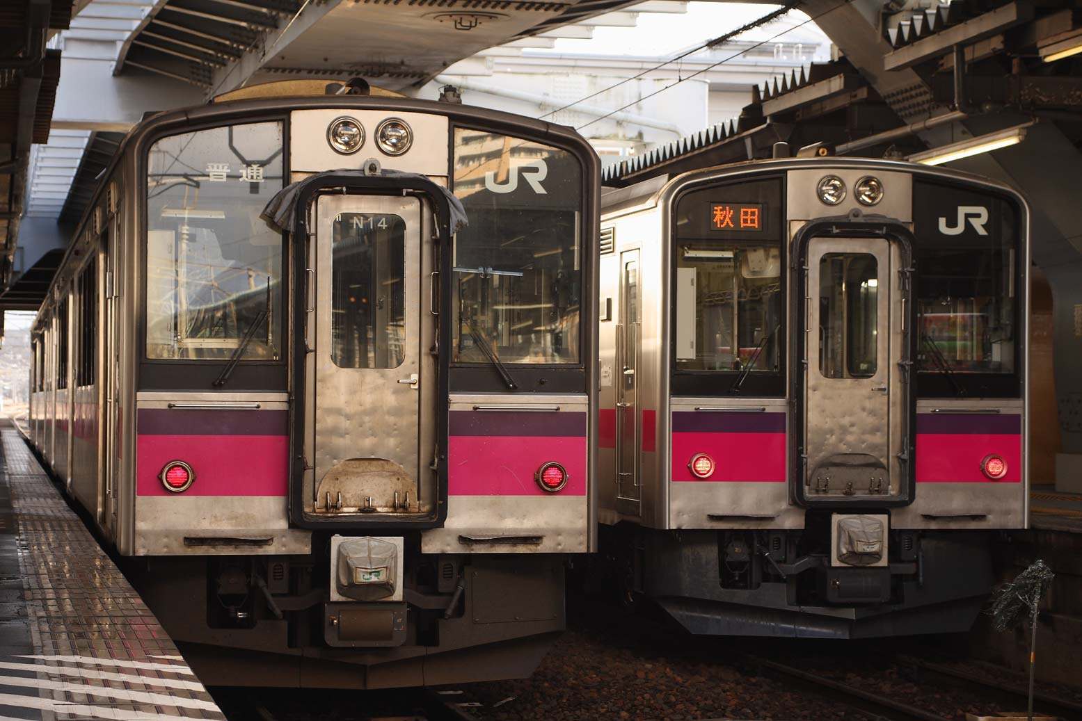 秋田駅　701系普通列車