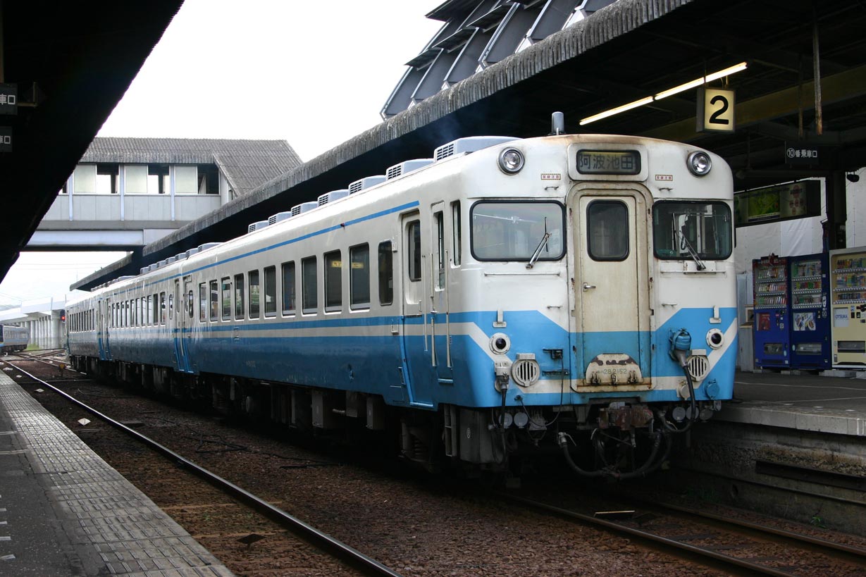 土讃線旧高知駅　キハ28系普通列車