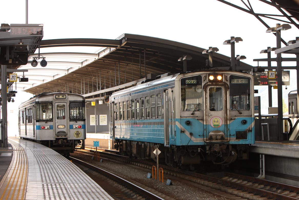 土讃線高知駅　キハ54系1000普通列車