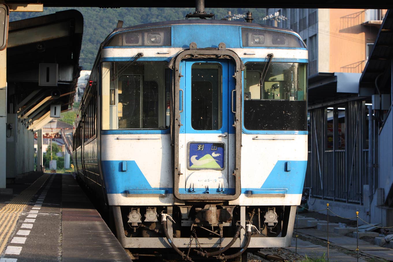 阿波池田駅　185系特急「剣山」