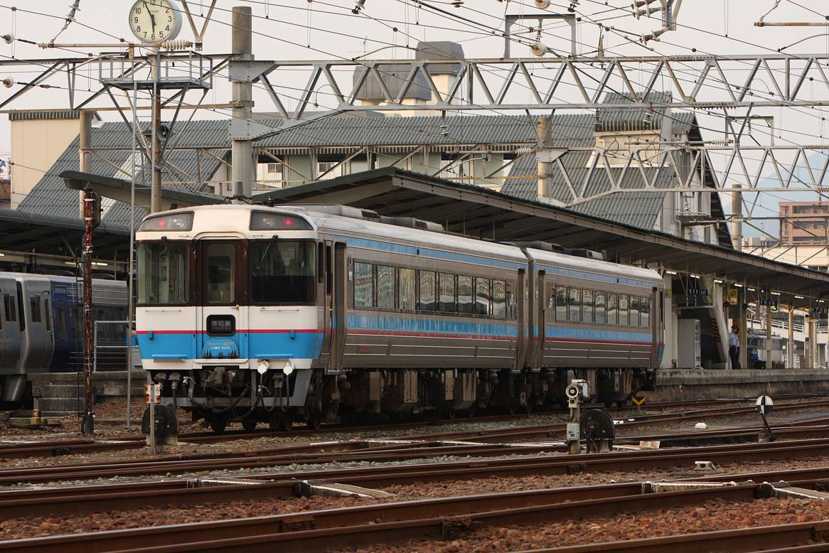 予讃線松山駅　185系特急「宇和海」