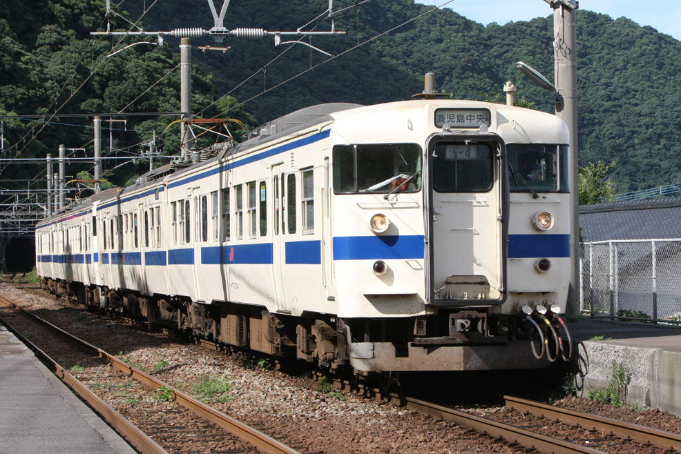 日豊本線竜ヶ水駅　717系普通列車