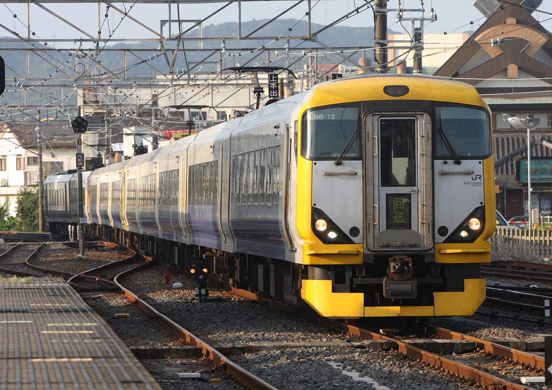 内房線館山駅入線　E257系500番台特急「さざなみ」