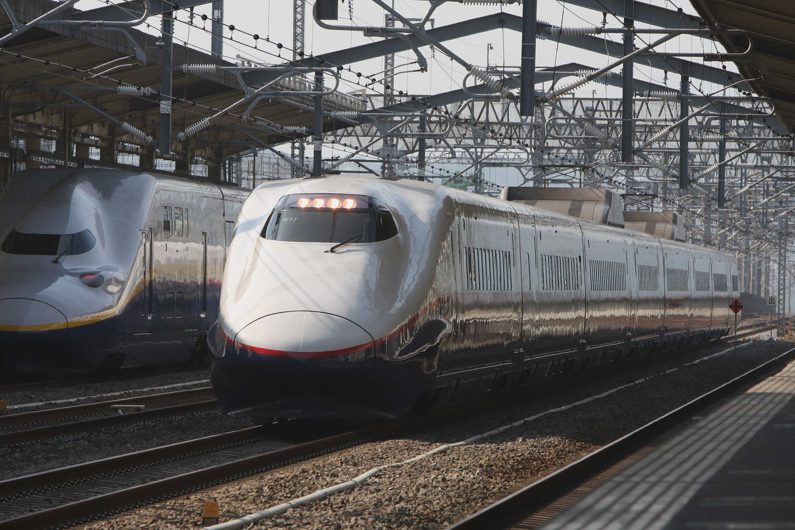 高崎駅　E2系長野新幹線「あさま」通過